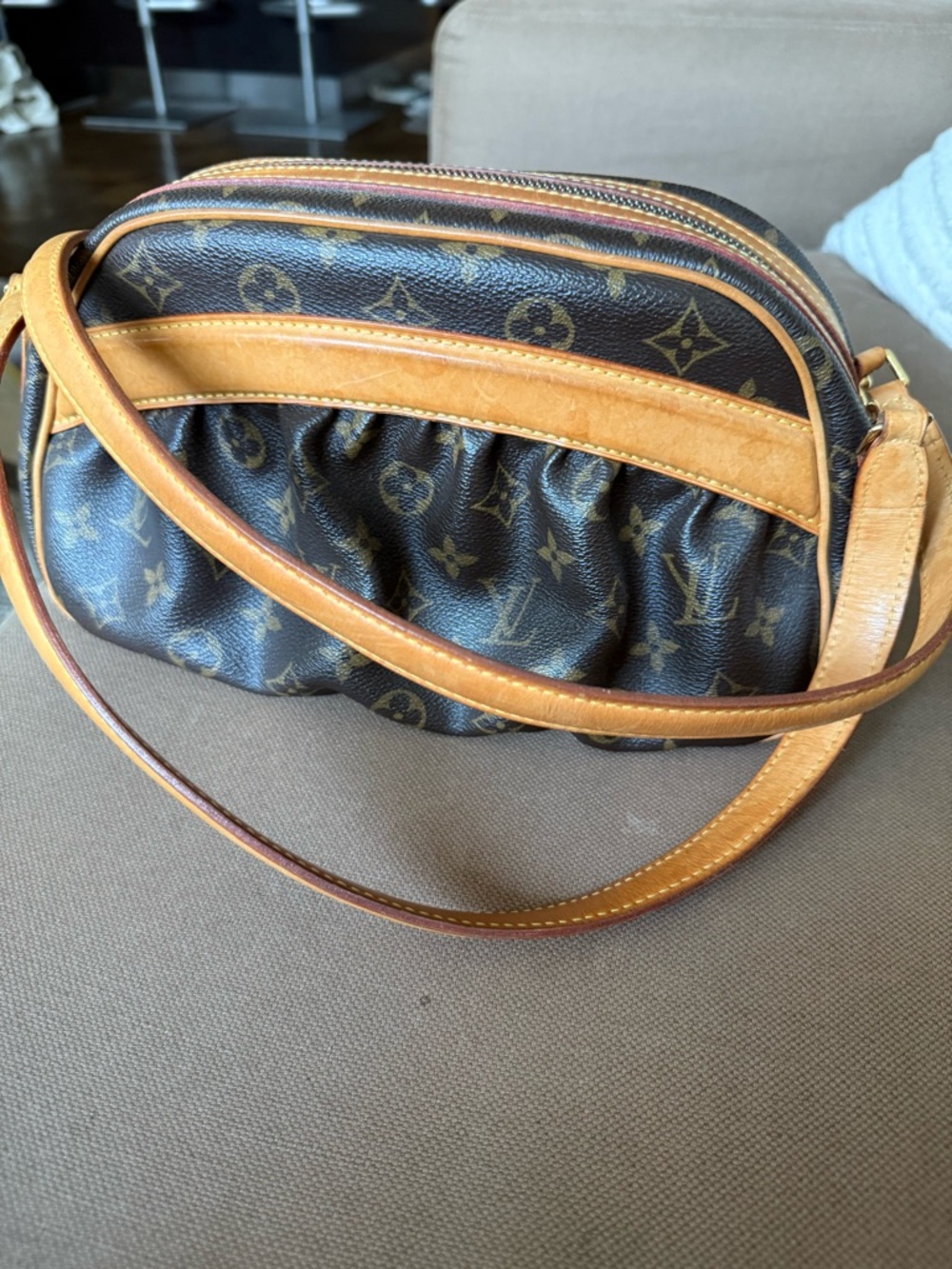 Louis Vuitton Monogram Canvas Shoulder Bag with Tan Trim - Picture 8 of 16